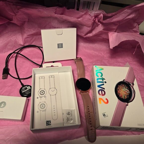 Samsung Galaxy Active 2 Watch Gold 40mm w/ original box LTE / Bluetooth / WIFI - Picture 3 of 9